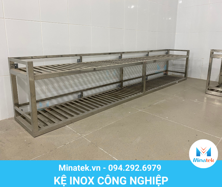 Kệ song inox 2 tầng treo tường trong bếp The Caterers